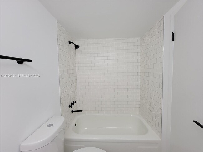 Building Photo - 2655 Collins Ave