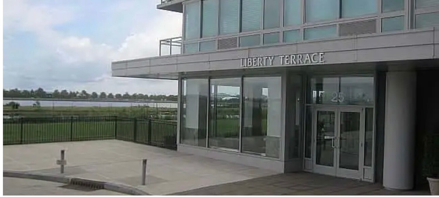 Building Photo - 25 Hudson St