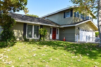 Building Photo - Large Home in North Orange