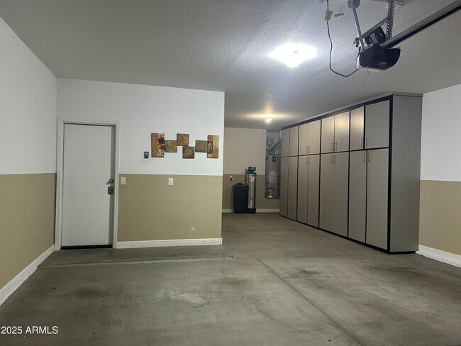 Building Photo - 10769 W Swayback Pass