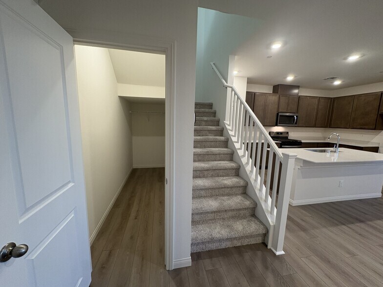 Storage/stairs - 2485 Rofrano Pl