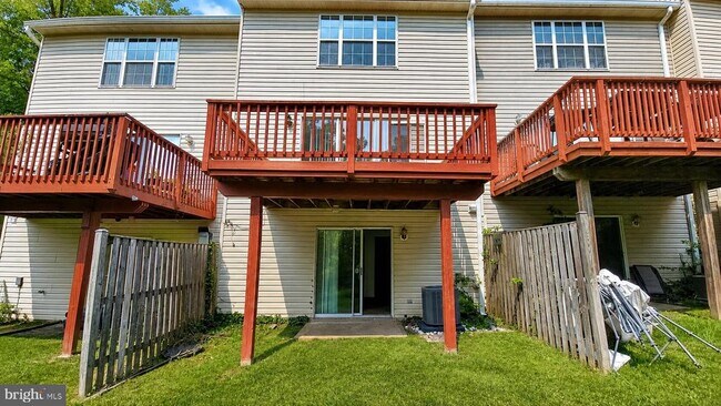 Building Photo - 120 Royalty Cir