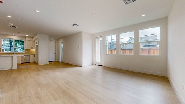 Building Photo - 2782 Sassy St