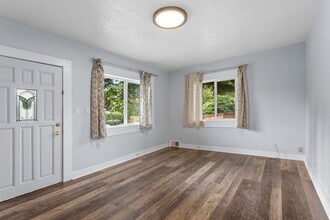 Building Photo - 927N