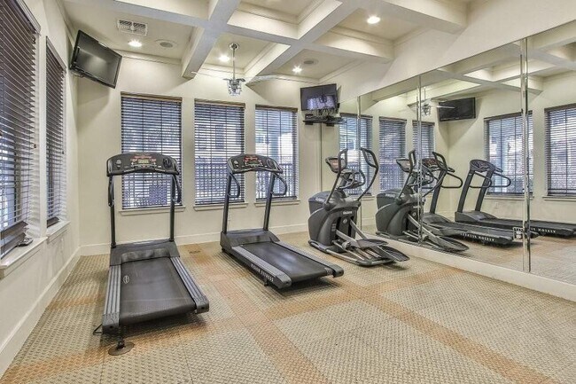 Building Photo - 9200 Westheimer Rd