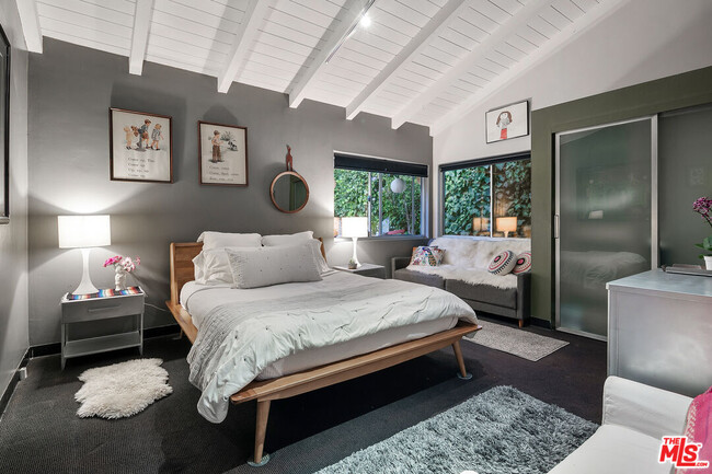 Building Photo - 8147 Mulholland Terrace