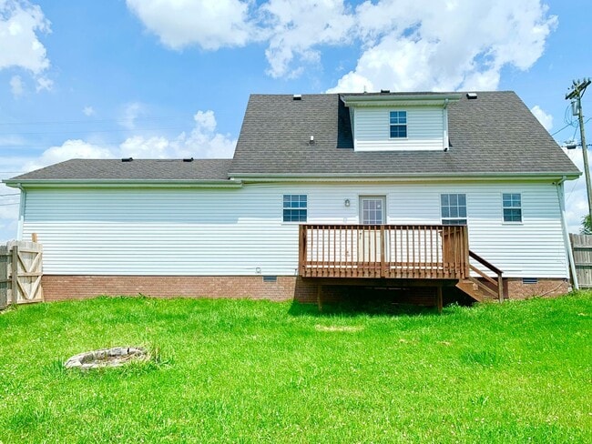 Building Photo - 605 Millie Dr
