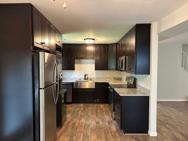 Building Photo - Spacious 4BR + Bonus Room – Available May 10! Regency Area!