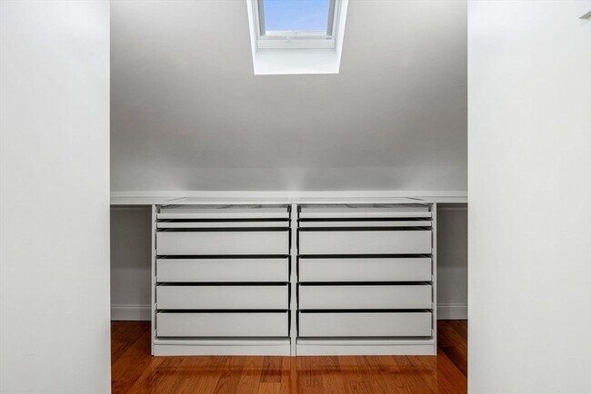 Building Photo - 1045 Adams St