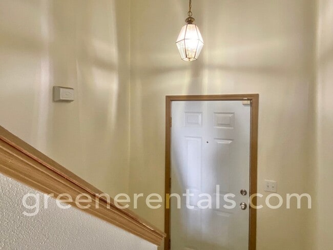 Building Photo - 3BR 2BA Townhouse Located off Steilacoom Rd