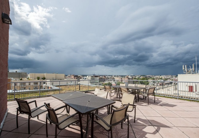 Building Photo - LARGE 1 Bedroom/1 Bathroom with Balcony in Bustling Mount Vernon Triangle!!