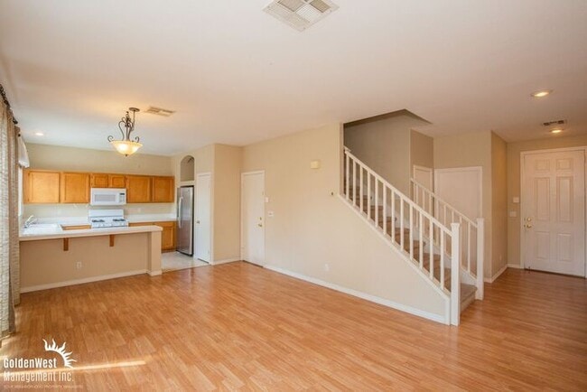 Building Photo - Lovely 3Bdm 2.5Ba Two-Story Home in the Heart of Summerlin!