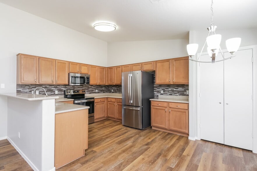 Building Photo - 4966 E Magnus Dr