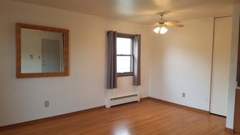 Building Photo - 1022 Arkwright St N