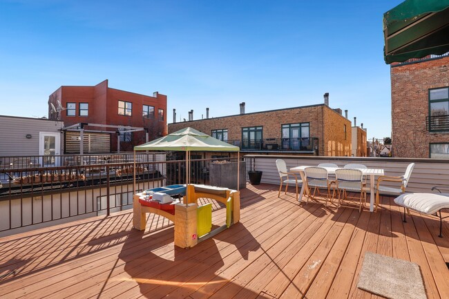 Building Photo - 1757 N Paulina St