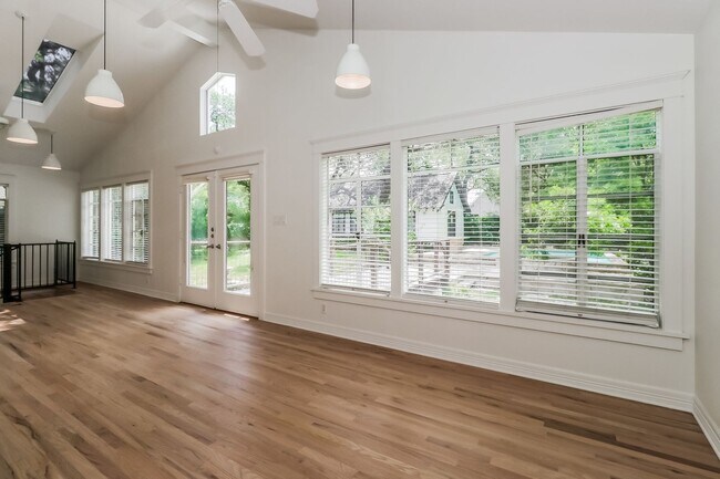 Building Photo - Amazing opportunity in the heart of Centra...