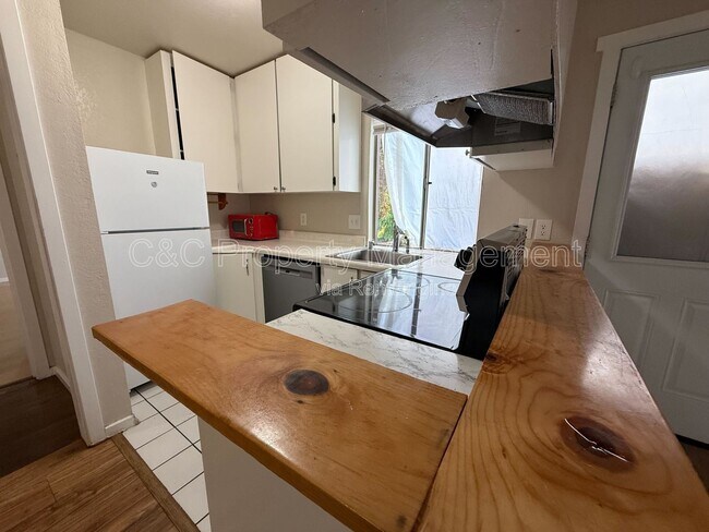 Building Photo - 300 Stony Point Rd