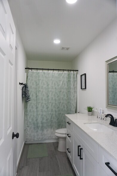 Building Photo - 8724 Peachtree St