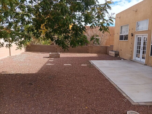 Building Photo - 3 Bedroom, 2.5 Bathroom Home! Schedule a Showing Soon!