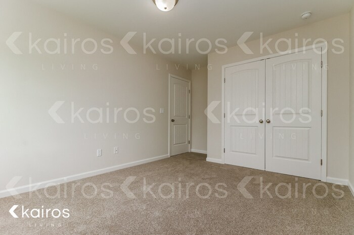 Building Photo - 22 Red Oak Dr.