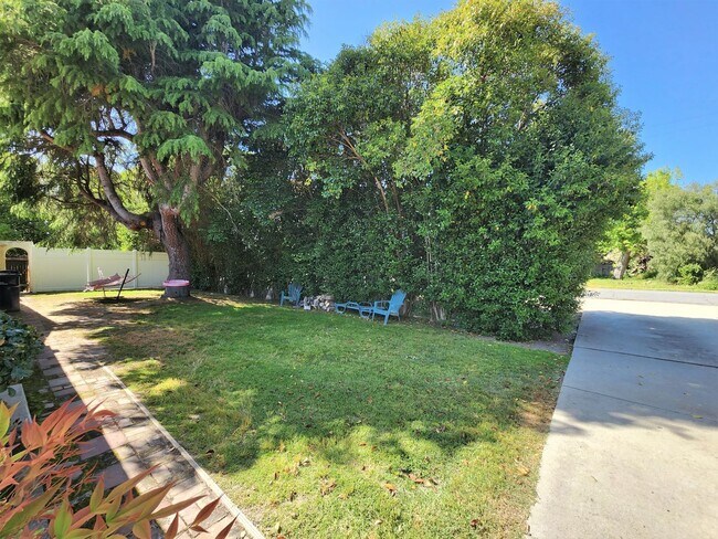 Building Photo - H410000