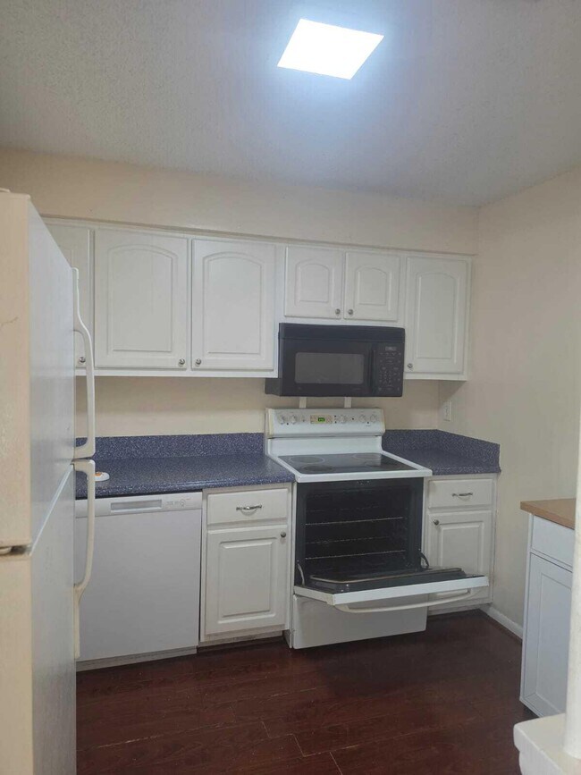 Building Photo - 5204 Bayside Dr
