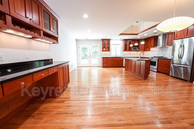 Building Photo - 906 Neal Dr