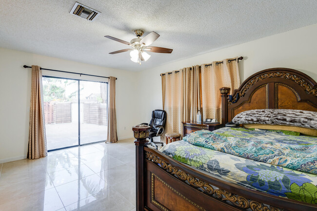 Building Photo - 4245 Landar Dr