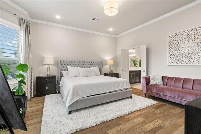 Building Photo - 11901 Deering Pl