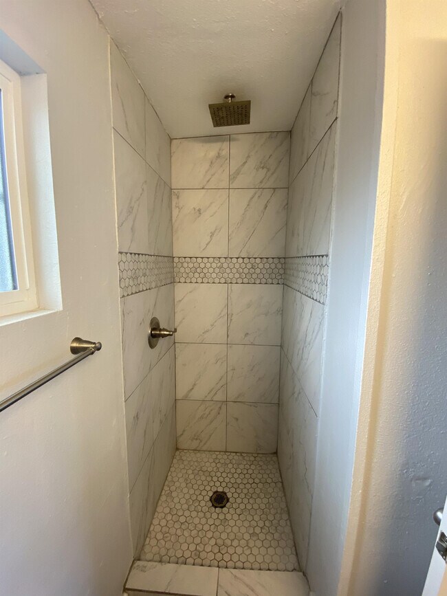 Building Photo - 433 N 14th St