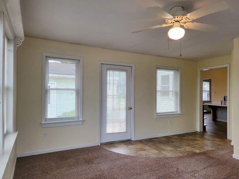 Building Photo - 10 N Farmersville Rd