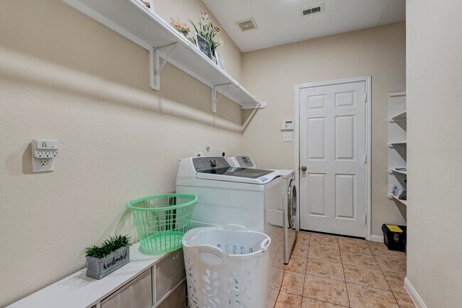 Building Photo - 14014 Mohave Way Dr