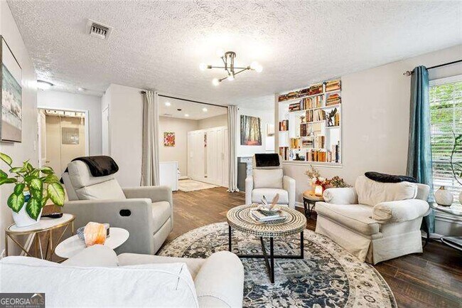 Building Photo - 6808 Glenridge Dr