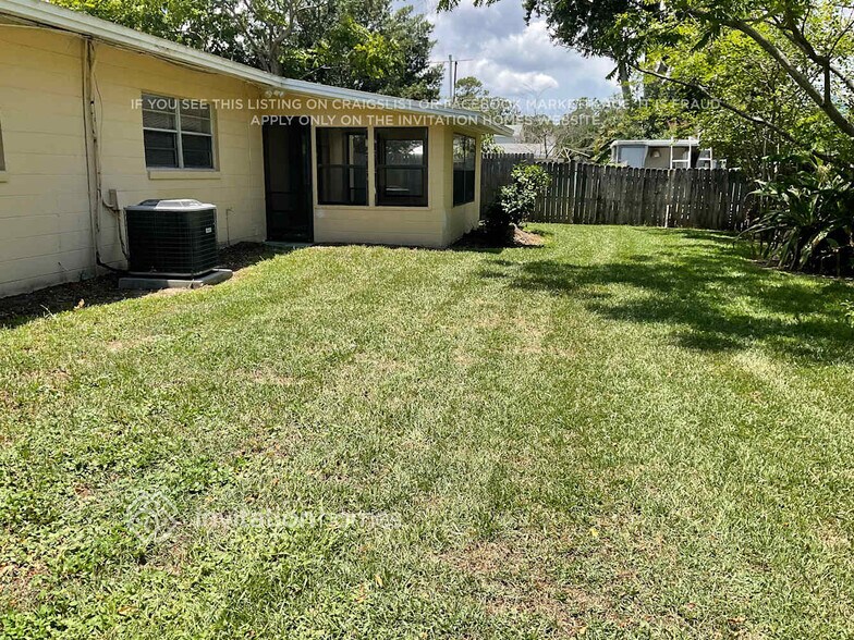 Building Photo - 1517 Bentin Dr N