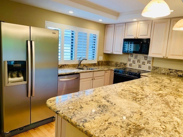 Building Photo - INCREDIBLE 3BD/3BA TOWNHOME IN THE DEL CHA...