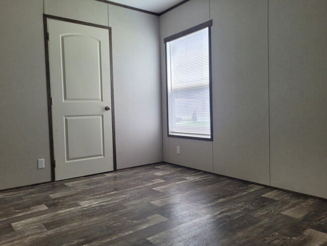 Building Photo - 2109 Eagle Dr