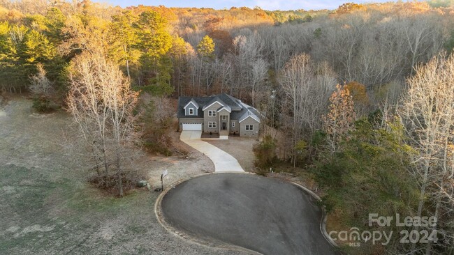 Building Photo - 114 Cotswold Ct