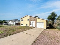 Building Photo - 1418 Luna Dr