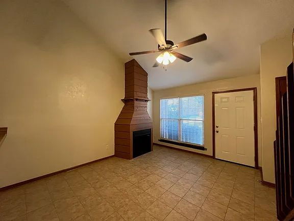Building Photo - "Charming 2-Bed, 2-Bath Home in Tallahassee's Heart - Cozy 928 Sq Ft Haven!"
