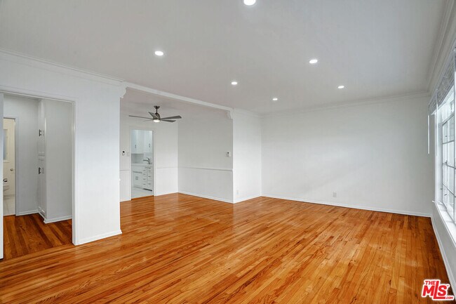 Building Photo - 476 S Roxbury Dr