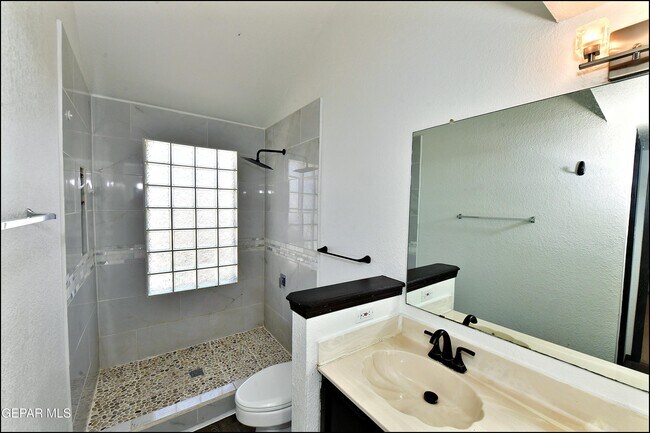 Building Photo - 7249 Imperial Ridge Dr