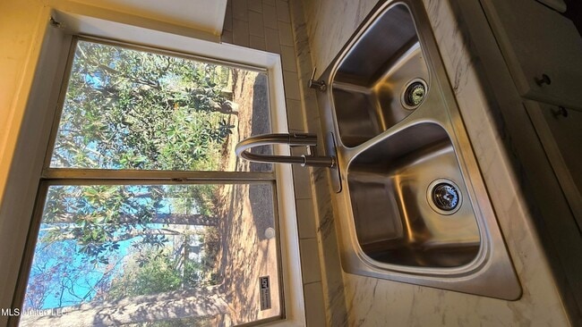 Building Photo - 512 Woodward Ave