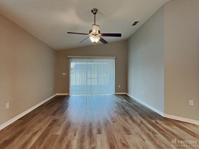 Building Photo - 921 Kingfisher Dr