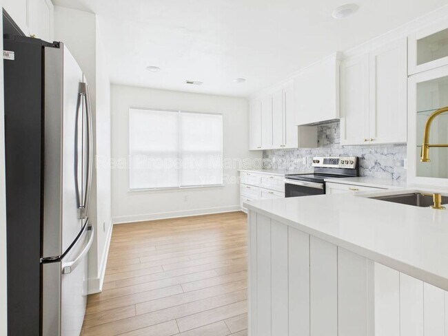 Building Photo - 236 Huntstree Pl