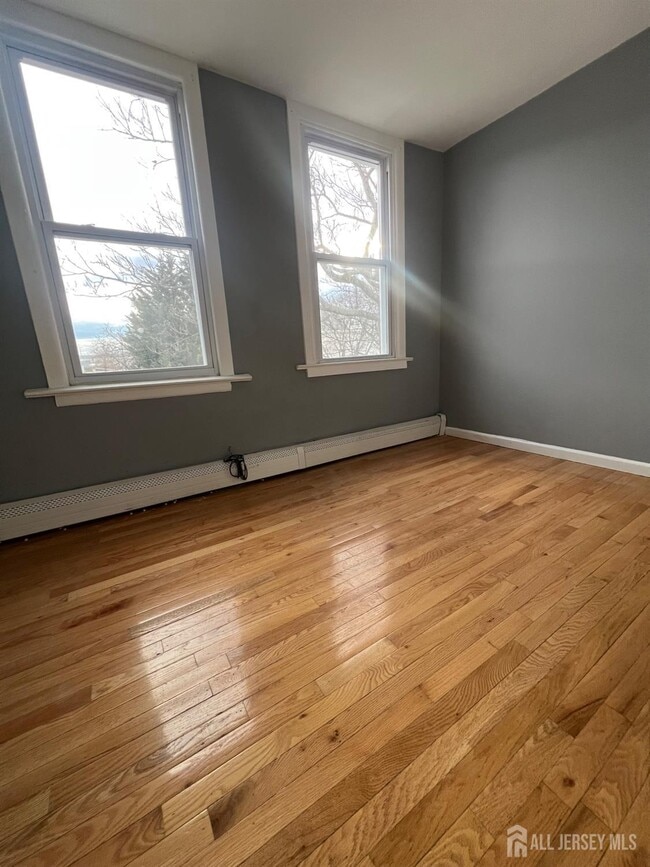 Building Photo - 387 Market St