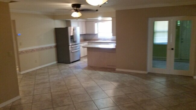 Building Photo - 3 Bed / 2 Bath Home in Venice - Rent with ...