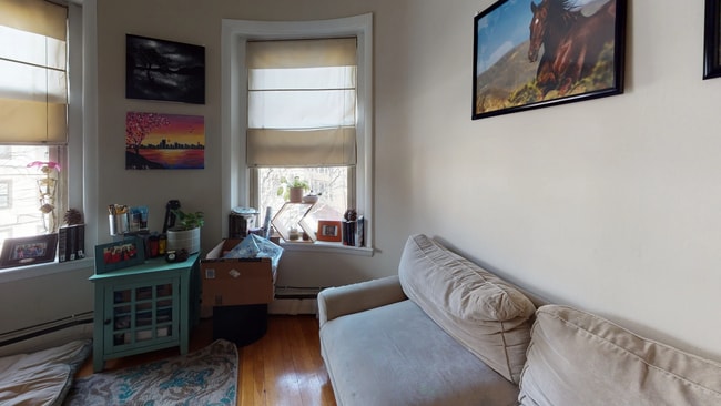 Building Photo - 15 University Rd