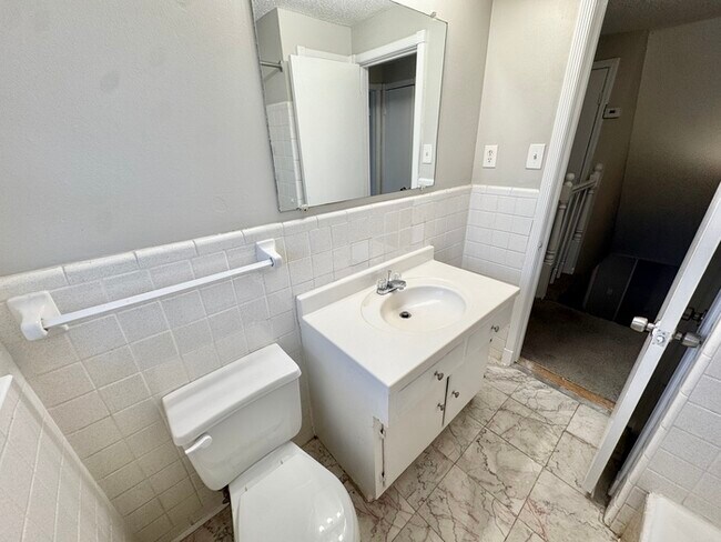 Building Photo - 2664 Richwood St