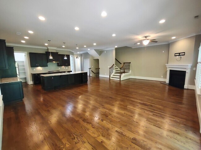 Building Photo - Luxury Townhome Available in Fairway Row C...