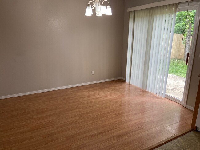Building Photo - Single-Family Home in Merriam Woods